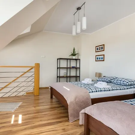 Piamola Powstancow Warszawy Apartment